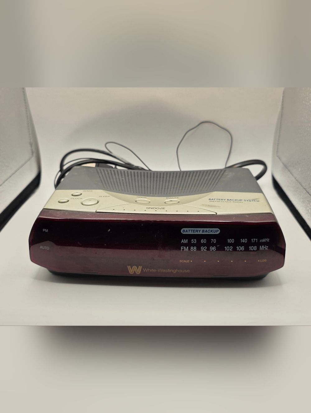 White-Westinghouse Digital Alarm Clock Radio Model WCR11090 Works Great Vintage